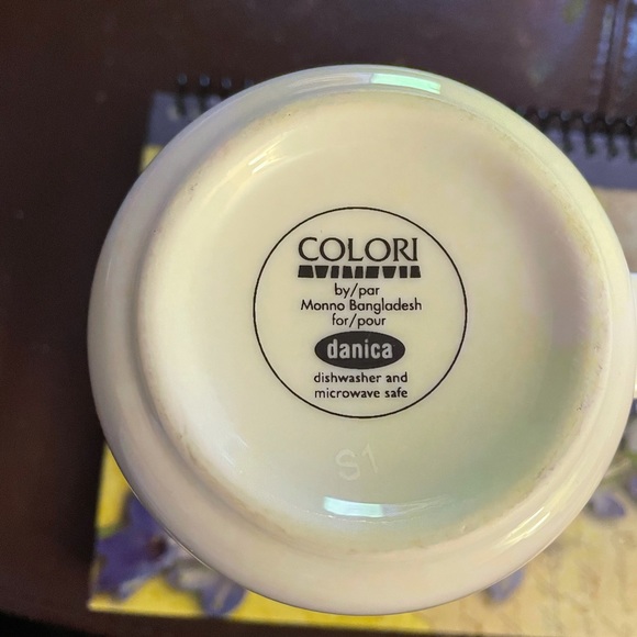 Set of two colorful mugs - Picture 6 of 7